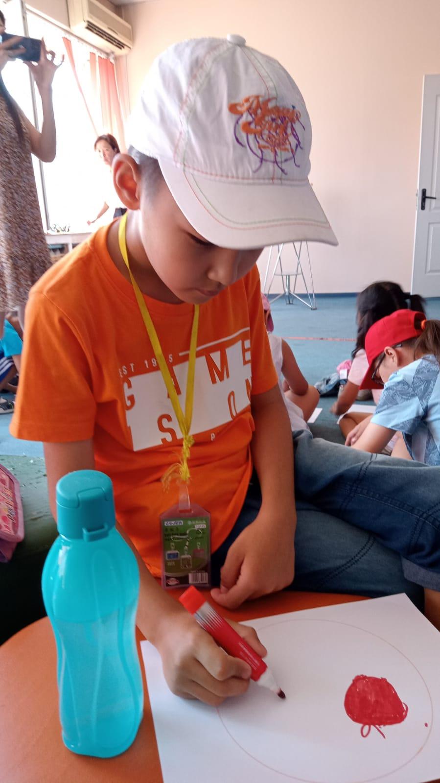 Ш.Уәлиханов атындағы № 12 мамандандырылған гимназия жанындағы жазғы лагерь оқушылары  Дұрыс тамақтану орталығында