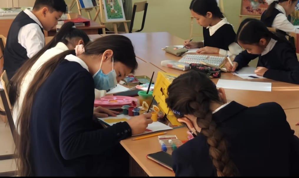 “Адал ұрпақ” ұйымының ұйымдастыруымен 5,6-сыныптар арасында “Қоғамға жат көріністер” атты суретшілер сайысы өтті.