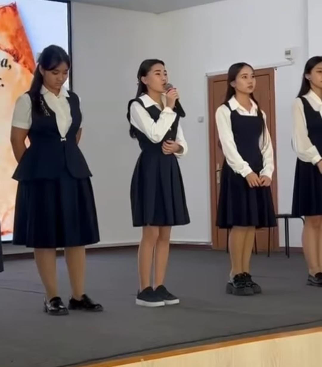 А.Құнанбайұлының 180 жылдығына «Абай мұралары жасанды интеллект дәуірінде» атты қазақ тілі мен әдебиеті пән бірлестігінің онкүндігі аяқталуына орай «Абай шығармаларындағы рухани құндылық пен технология үндестігі» тақырыбында әдеби-сазды кеш өткізілді