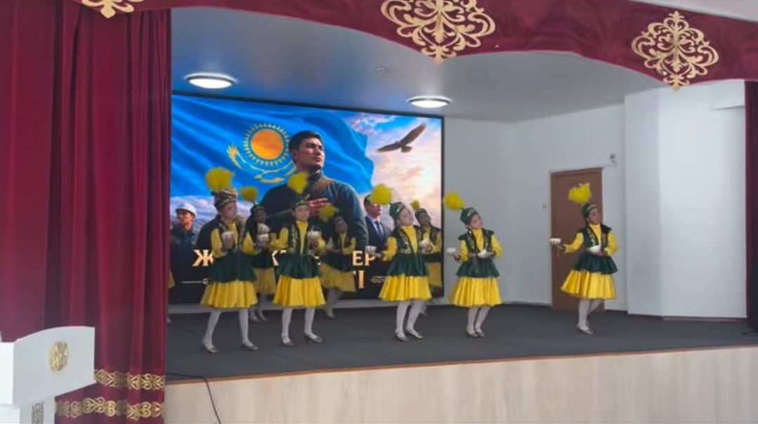 Шоқан Уәлиханов атындағы №12 мамандандырылған гимназия қабырғасында 7 мамыр – Отан қорғаушылар күніне арналған мерекелік концерт өтті.