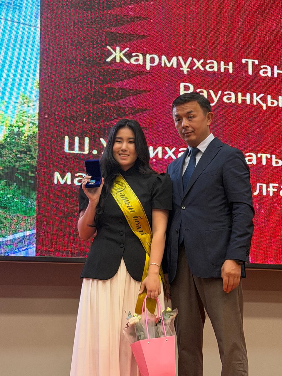 Бүгін Медеу ауданыны әкімшілігі мен Медеу ауданы оқу бөлімінің ұйымдастыруыменен Медеу ауданы мектептерінің “Алтын белгі “ иегерлерін марапаттауға арналған салтанатты жиын өтті.